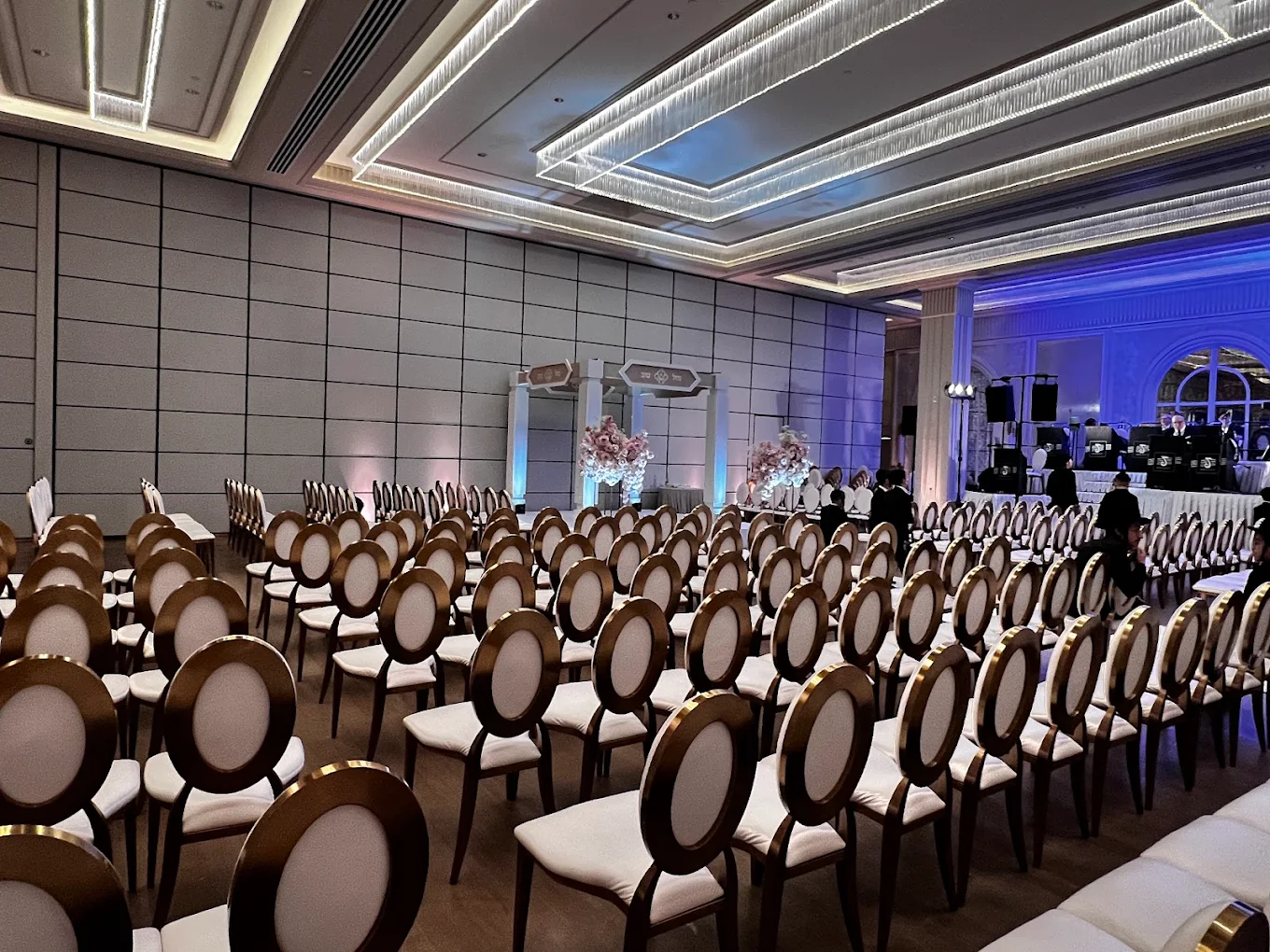Clear, consistent sound coverage for chuppahs, speeches, and every guest in attendance.